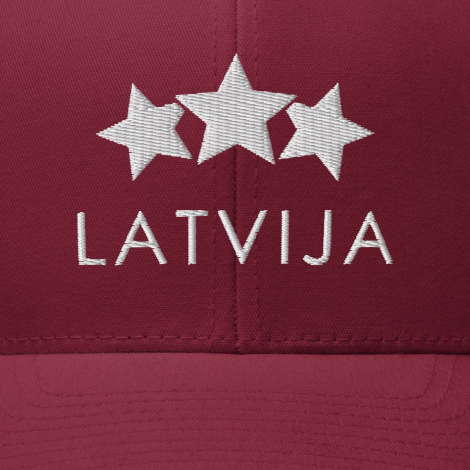 Izšūta sietiņcepure Latvija - TRĪS ZVAIGZNES - Kreklu Bode